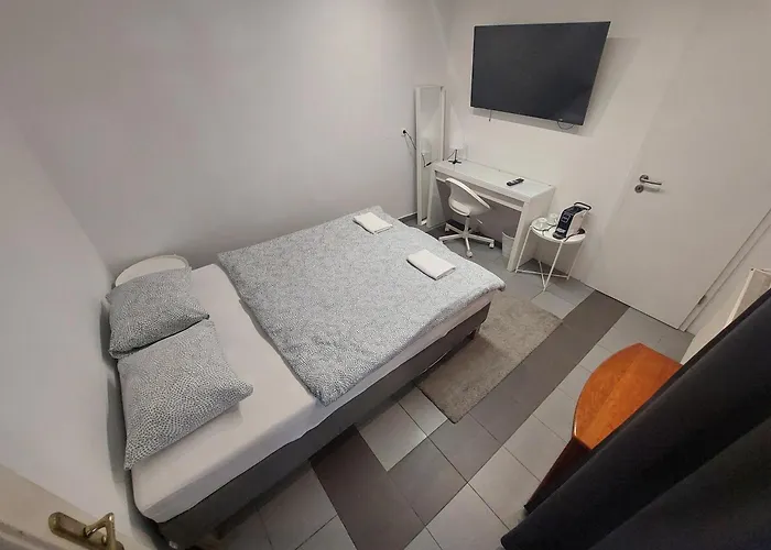 Rose House - Greenline